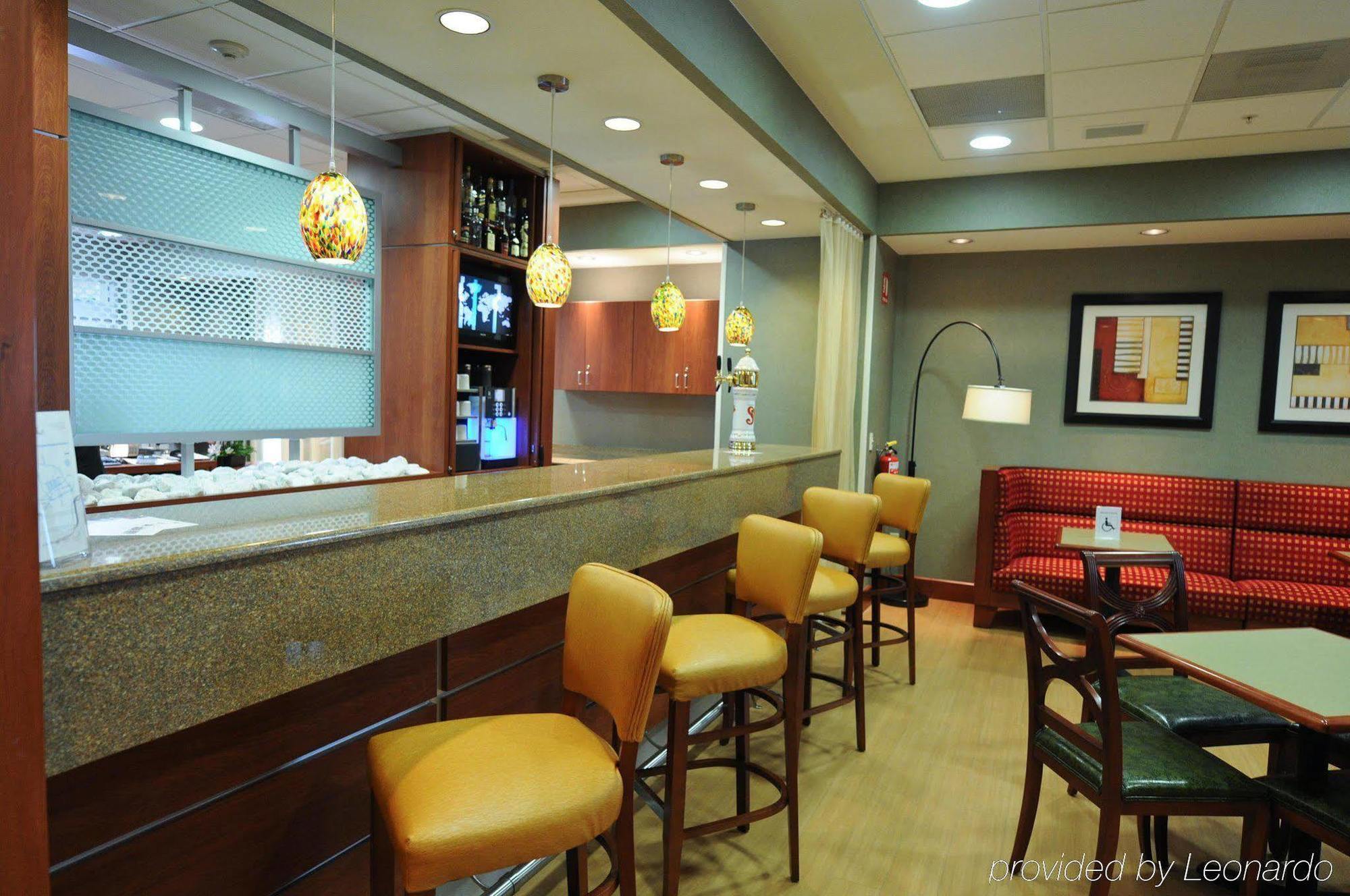 Hampton By Hilton Queretaro Tecnologico Hotel Restaurant photo